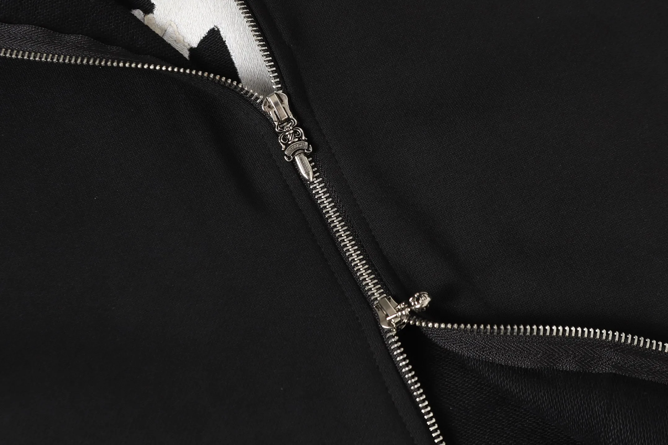 P270 K05 cross-border model, please do not place an order if you pursue quality - Chrome Hearts/Chrome Heart Sanskrit Cross ✝️raglan sleeve zipper sweatshirt cardigan jacket - high weight, high density and high quality, soft, delicate and skin-friendly wool, soft and silky to the touch, excellent warmth and skin-friendly properties - custom-woven and dyed, no color difference, no matter the fabric or workmanship details, beat the ordinary version on the market - hardware zipper accessories are all customized, full of details -Colour: black red -Size: S M L XL